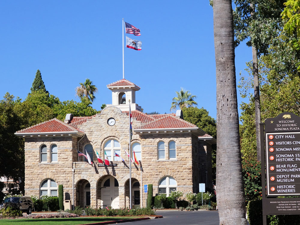 https://sonomaplaza.com/wp-content/uploads/sonoma-plaza-city-hall.jpg